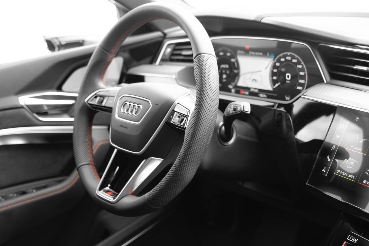 Painel com Virtual Cockpit e sistema completo de assistência ao motorista