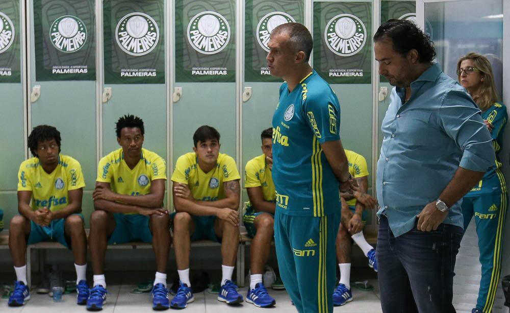 Membros da diretoria de Galiotte não querem mais apostas no comando do time