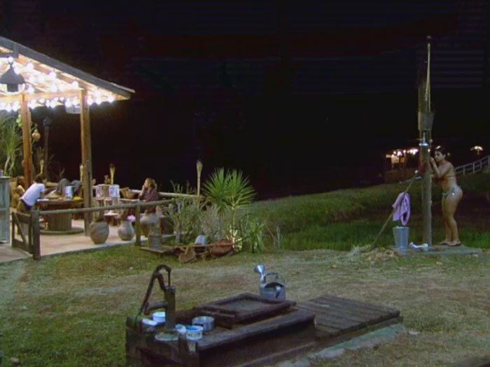 E enquanto se lavava...


+ “Eu peguei uma antipatia daquele moleque”, dispara Felipeh sobre DH

+ Exclusivo! “Tudo de ruim foi transformado numa experiência única”, revela a eliminada Cristina

+ Comeu e não gostou? Após almoçar no celeiro, Grupo Ovelha ironiza peões

+ Clima de paz! Peões passam o domingo bem e almoçam juntos no celeiro

+ Marlos e Débora disfarçam e tentam arrancar de peoa o que disseram sobre a miss