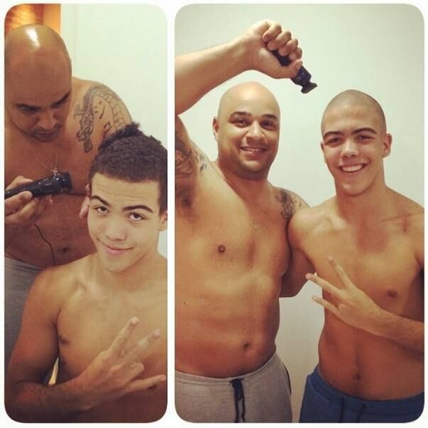 Apesar da fama de conquistador, Ronald, filho de Ronaldo Fenômeno, está cada vez mais próximo do padrasto Rubão Lopes, até o visual dos dois agora está igual