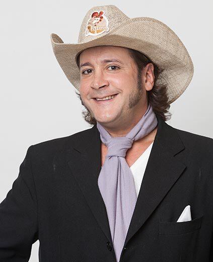 

— Não adianta ele tentar usar outras religiões para aliviar
toda essa angústia que, de repente, ele está sentindo. Acredito que existe, mas
não quero falar sobre isso. Quero mandar uma mensagem para ele que sim, que
Deus o perdoou, que Deus perdoa ele, para ele não ficar preocupado, ficar tranquilo
porque Deus perdoa

+ Vídeo: No Vale à Pena Ver Direito, Roy Rossello é o alvo da vez de Mion e Mionzinho

+ Roy Rossello fala sobre o drama de ter perdido uma filha com 22 anos: “Ela foi um ensino de vida para mim”

+ Legendários também está no Facebook. Curta!

+ Siga a atração de Marcos Mion no Twitter!
