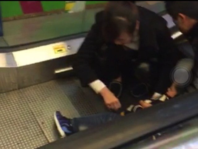 Em fevereiro, as escadas rolantes já haviam voltado a figurar nas notícias chinesas, depois que um menino de 3 anos de idade prendeu a mão em um equipamento de um shopping na cidade de Nanquim. O garoto corre o risco de perder três dedos por conta do acidente