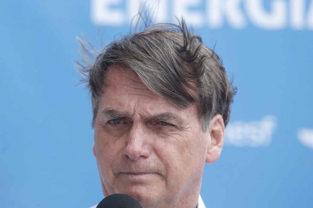 BA - BOLSONARO/BA - POLÍTICA - O presidente da República, Jair Bolsonaro, concede entrevista coletiva após participar da inauguração da primeira etapa da Usina Solar Fotovoltaica Flutuante, no reservatório de Sobradinho, na Bahia, nesta segunda-feira, 05. De acordo com vídeo compartilhado por Bolsonaro em sua conta no Twitter, a maior vantagem da obra "será garantir a energia elétrica necessária para o bombardeamento de água do projeto de integração do São Francisco". 05/08/2019 - Foto: DIDA SAMPAIO/ESTADÃO CONTEÚDO