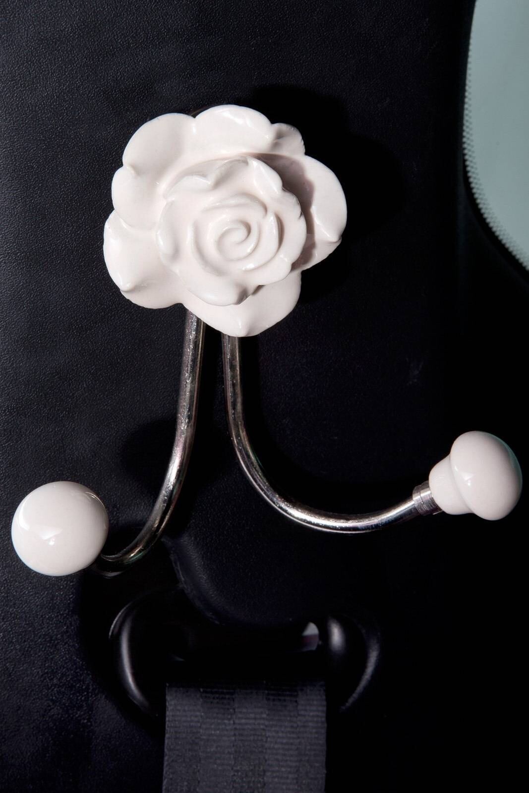 A coluna "B" recebeu um simpático cabide para roupas e bolsas
Saiba tudo sobre carros! Acesse R7.com/carros
E confira os melhores preços de novos e usados em r7.icarros.com.br