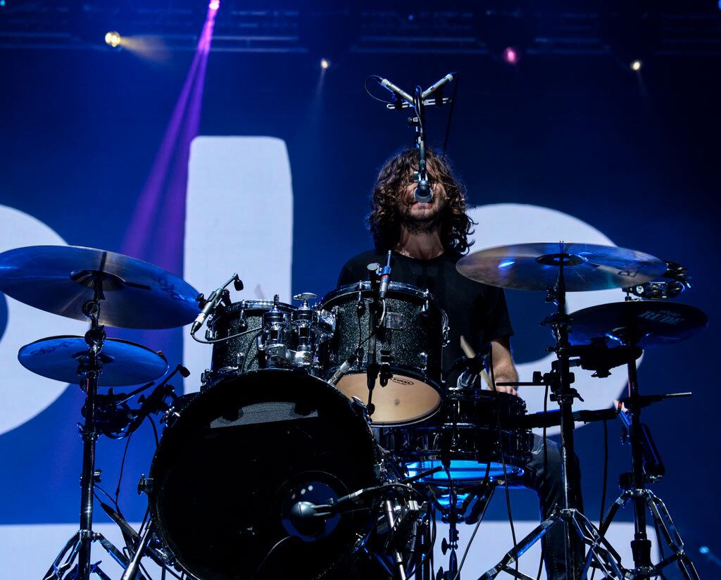 Eles tocariam no Lolla mais cedo, mas acabaram passando para as 20h15, logo depois de Marcelo D2