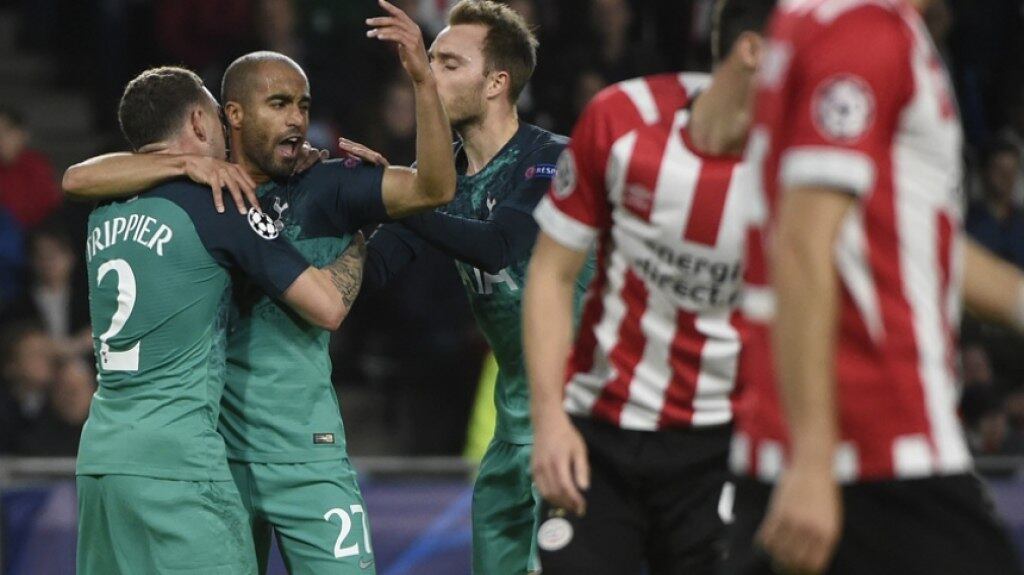O meia Lucas Moura manteve a boa fase pelo Tottenham. Ele anotou o primeiro gol dos ingleses no jogo diante do PSV, mas não evitou o tropeço dos Spurs
(Foto: JOHN THYS / AFP)