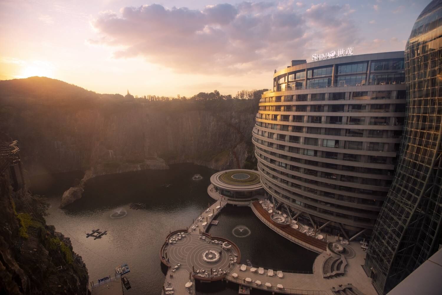 Contudo, os mais aventureiros podem inovar com os esportes aquáticos e radicais, como bungee jumping e caiaque