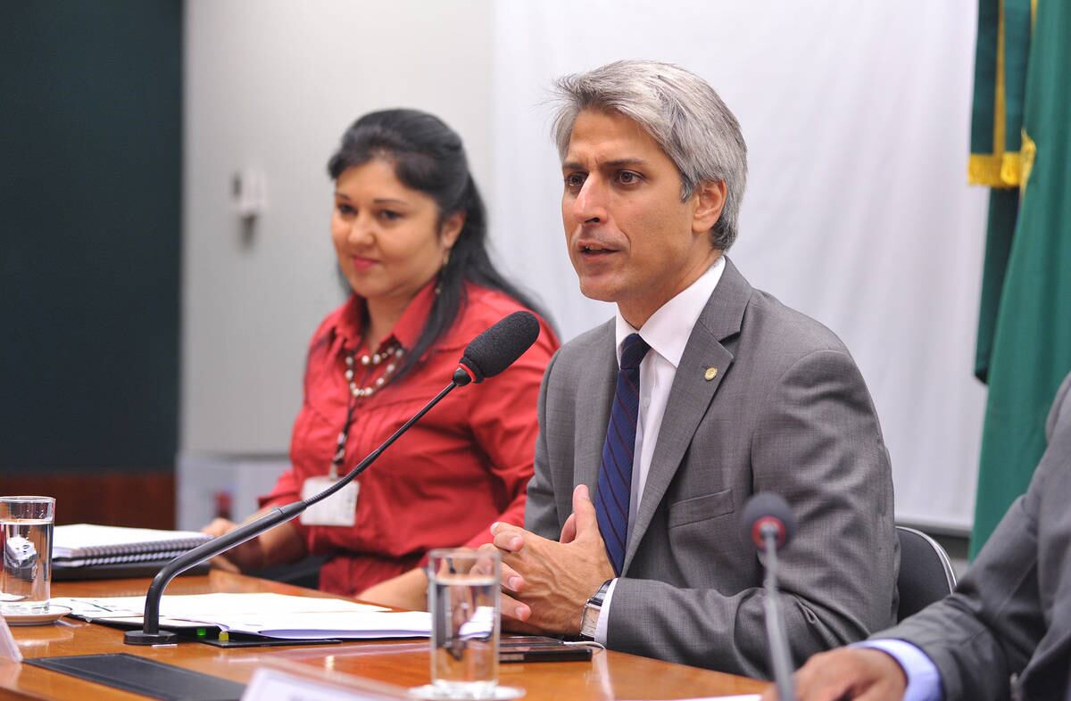 O trabalho de Molon na Câmara não se restringe a uma causa específica: o petista trafega bem pelas áreas da saúde, educação, direitos humanos e transporte. Ele foi o responsável, aliás, pelo relatório do Marco Civil da Internet, aprovado pela Câmara em março passado
