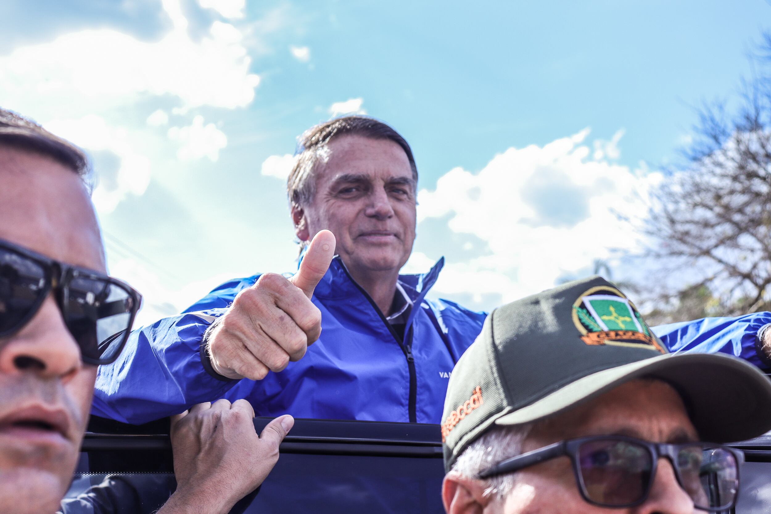 Bolsonaro participa de evento de moto com Michelle e aliados