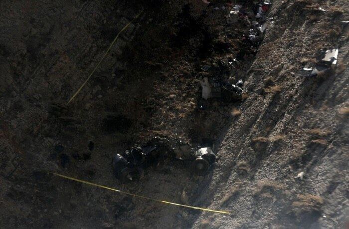 O avião caiu nas montanhas de Zagros, no Irã. O local é de difícil acesso e, por conta dos ventos fortes, ainda não foi possível o pouso de helicópteros para fazer o transporte dos corpos e da caixa-preta
Veja também: Avião que caiu no Nepal fez manobra estranha ao aterrissar