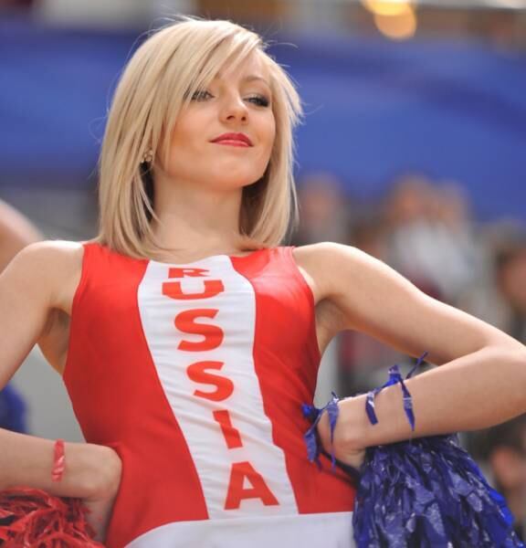 Conhecidas por números de danças durantes os intervalos das partidas, as cheerleaders chamam a atenção por vários aspectos