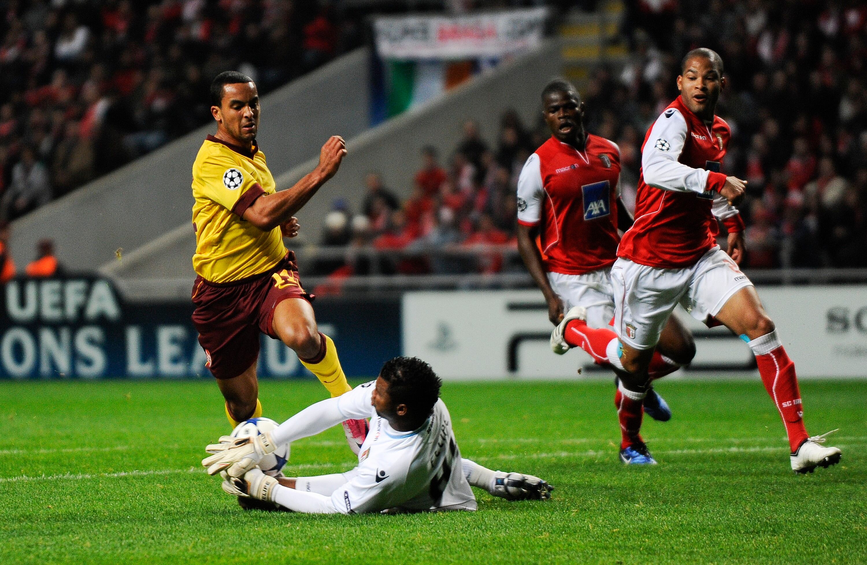 Contestado por corintianos e flamenguistas, o goleiro Felipe também já ouviu o hino da Champions. Ele, no entanto, não tem boas lembranças da partida contra o Arsenal pela temporada 2010/2011. Felipe e o Braga, de Portugal, deixaram o Emirates Stadium com uma goleada de 6 a 0 na conta