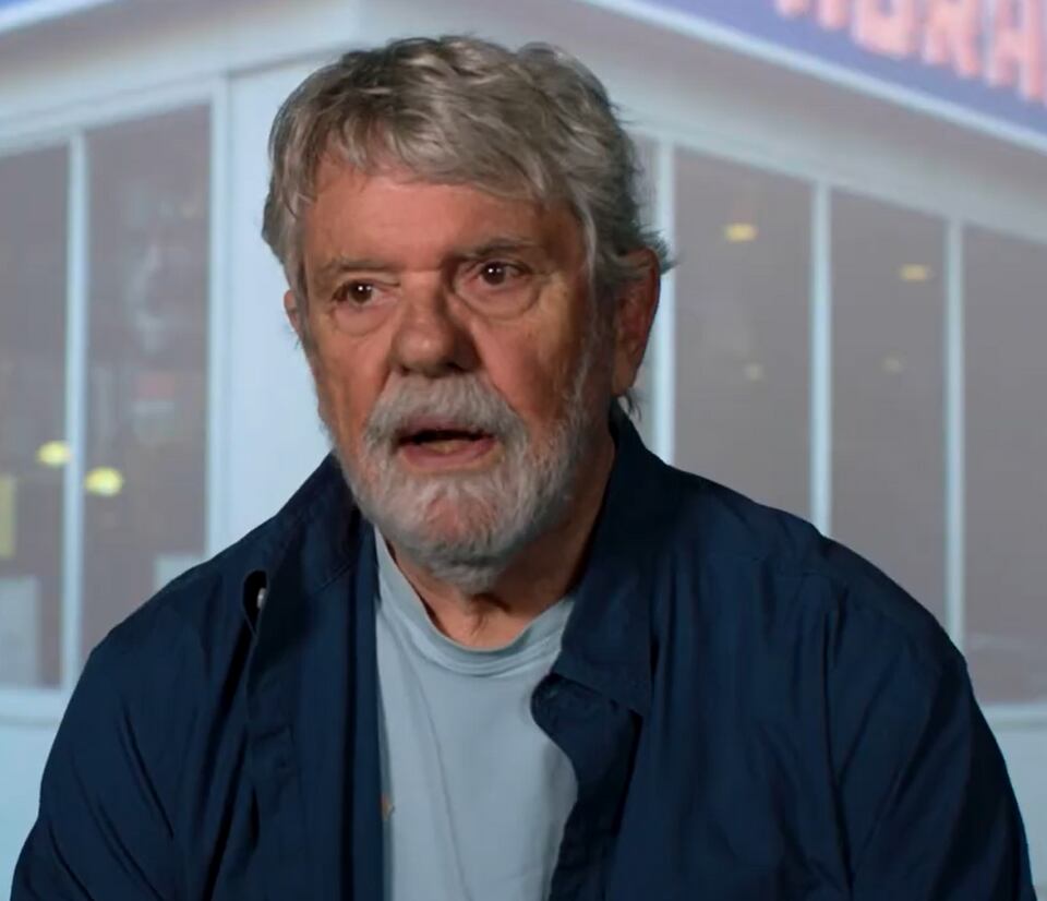 Tom Cherones foi um dos principais responsáveis pela identidade visual e narrativa de Seinfeld