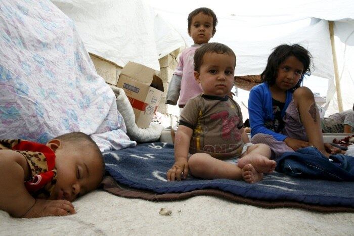 São as seguintes: Save the Children (distribuição de itens essenciais, como fraldas, kits de higiene e alimentos); Cruz Vermelha Europa (prestação de serviços de saúde de emergência nas estações de trem centrais); Migrant Offshore Aid Station (dedicada a impedir a morte de migrantes no mar)



Algumas sugestões foram dadas pelo The Independent para que o mundo se mobilize em busca da diminuição do sofrimento dessas milhões de pessoas. O veículo citou inclusive entidades que estão abertas a doações



