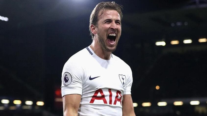 ESQUENTOU - O Manchester City prepara uma oferta de 100 milhões de euros (R$ 637,5 milhões) pelo atacante Harry Kane, segundo o “Sport Bild”. O jogador de 27 anos já foi posto no mercado pelo Tottenham, mas o clube de Londres quer cerca de 200 milhões de euros (R$ 1,2 bilhão) pelo artilheiro que tem contrato até 2024.