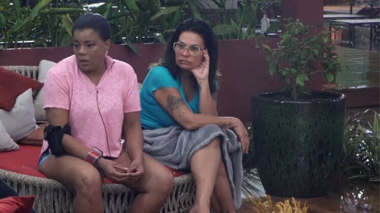 Amizade com Tati 

Solange se aproximou de Tati Quebra Barraco durante o confinamento e a dupla construiu uma linda amizade. Elas se ajudaram no jogo e na convivência com os demais participantes. Após a eliminação da cantora, Solange chorou muito e desabafou com a câmera: "Estou me sentindo sozinha". 
