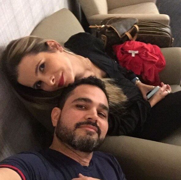 — Sou extremamente apaixonado. Me apaixono pela minha mulher todos os dias. Não tem um dia que eu não me apaixono por ela. Eu só tenho olhos para ela. Eu vivo por ela
