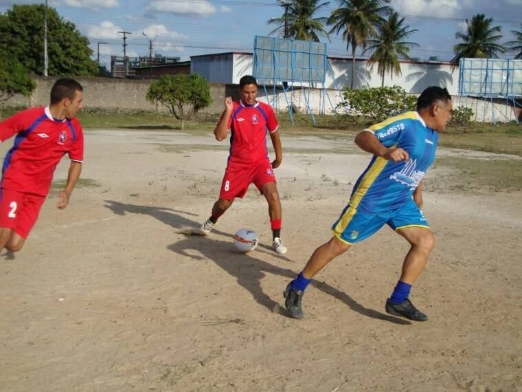A situação financeira da Perilima, cinco vezes vice-campeã da Segunda Divisão, ainda é precária. "Estamos em busca de patrocinador. Já montamos o time, mas se tiver dinheiro o jogador se motiva mais. Foi difícil convencer todo mundo". O clube, segundo ele, tem R$ 100 mil a receber do governo, por causa de uma antiga lei de incentivo, a Gol de Placa. A equipe tem realizado amistosos todos os sábados, preparando-se para a competição oficial
