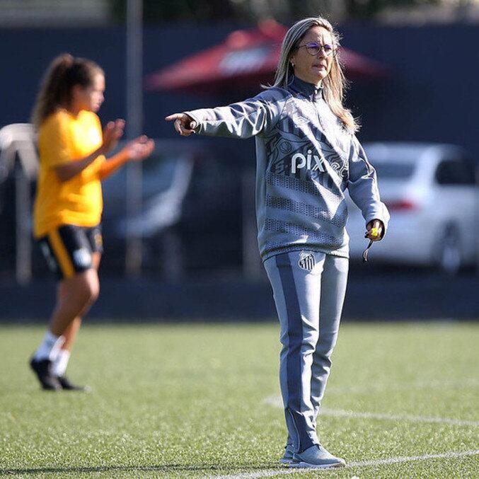 Técnica santista Tatiele Silveira faz jogo de vida ou morte no domingo