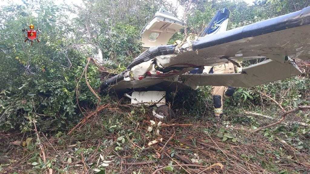 Avião caiu na propriedade do ex-piloto Nelson Piquet. Ele foi derrubado por rajada de vento

