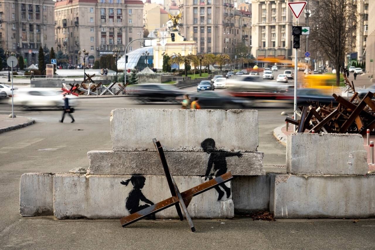 Um terceiro desenho, cuja autoria também não foi confirmada por Banksy, foi visto em Irpin
