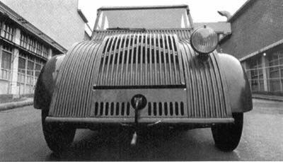 Primeiro protótipo do 2CV: partida de manivela e apenas um farol dianteiro