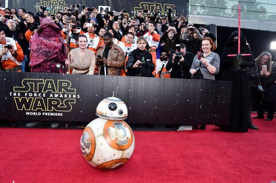 Claro que não faltou também o novo queridinho da galera, o droide BB-8, que anda e faz sons de verdade. Fofinho!