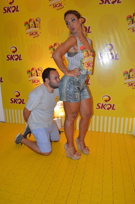 Os fotógrafos clicaram o momento da ousadia do rapaz