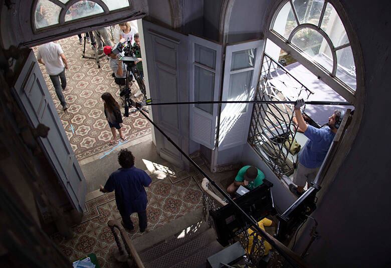 
A
minissérie continua se passando no Rio de Janeiro e a narração contará novas histórias
pessoais dos personagens principais, cujas vidas sofrem interferência das exigências do trabalho 

+ Veja toda a programação da Record no R7 Play
