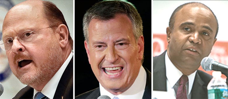 Os eleitores de Nova York irão às urnas nesta terça-feira (5) para escolher o sucessor de Michael Bloomberg, eleito três vezes consecutivas prefeito da cidade. Na disputa estão os candidatos Joseph Lhota (à esq.), do Partido Republicano, Bill de Blasio (centro), do Partido Democrata, e Adolfo Carrion (à dir.), que concorre de forma independente.

De acordo com diversas pesquisas de intenção de voto, De Blasio deve conseguir uma vitória esmagadora nas eleições. Segundo o jornal The New York Times, ele teria 68% dos votos, mais de 40 pontos percentuais à frente de seu principal concorrente.

A seguir, conheça os três candidatos a prefeito da maior cidade dos Estados Unidos