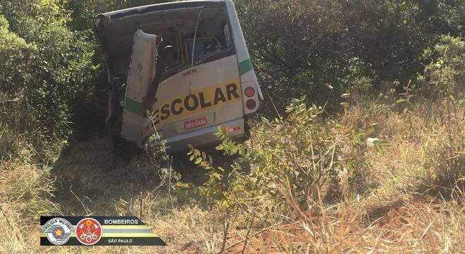 Acidente com ônibus escolar mata três pessoas no interior de SP