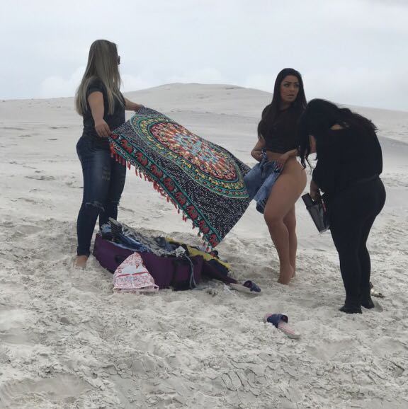 As fotos aconteceram nas dunas de Cabo Frio, no Rio