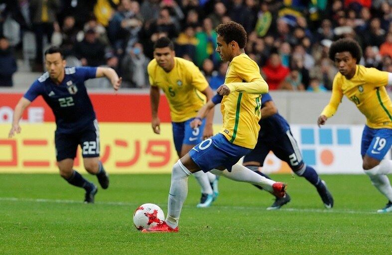 Logo aos oito minutos, Neymar abriu o placar ao bater pênalti, que foi marcado com a ajuda do árbitro de vídeo 