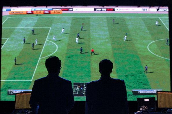 No caso do Fifa, por exemplo, já existem competições mundiais e nacionais. O último campeão brasileiro, inclusive, foi campeão mundial e conquistou a bagatela de US$ 200 mil

Brasileirão no videogame atrai clubes para cenário do e-sports

