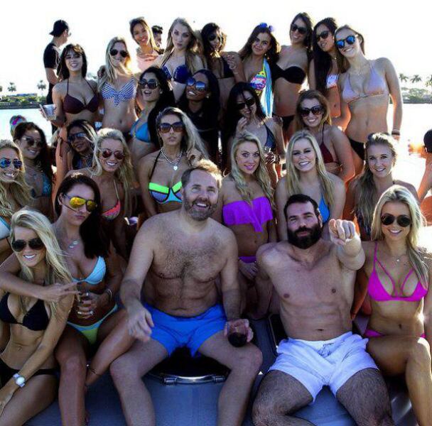 Sobram belas mulheres em suas fotos
