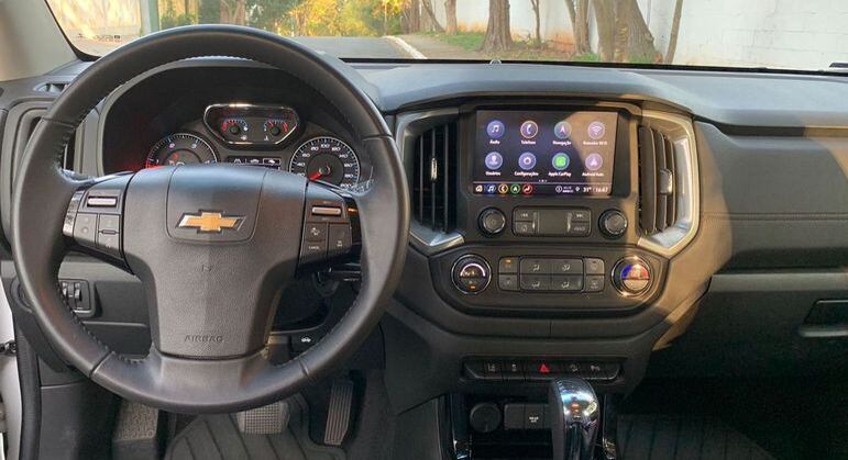 Carro tem cluster com tela parcial em TFT