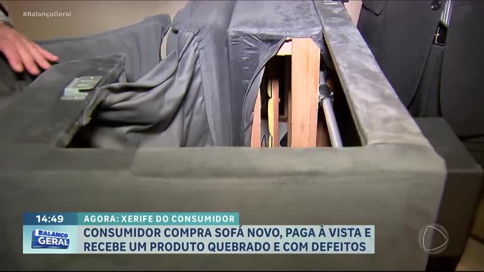 Xerife do Consumidor: Homem compra sofá novo, que chega danificado, e loja se recusa a trocar