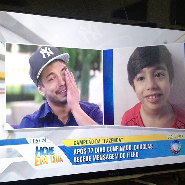 E continua não acreditando! Para ele, “a ficha ainda não caiu”.
Sorrindo, o ator comentou que “muita coisa aconteceu desde ontem”.



— Nunca tive tanto dinheiro e ainda nem sei se tenho mesmo!
Nossa, vou encher meu filho de presente! Estou sendo bombardeado com tantas
coisas boas e só tenho a agradecer aos fãs por isso