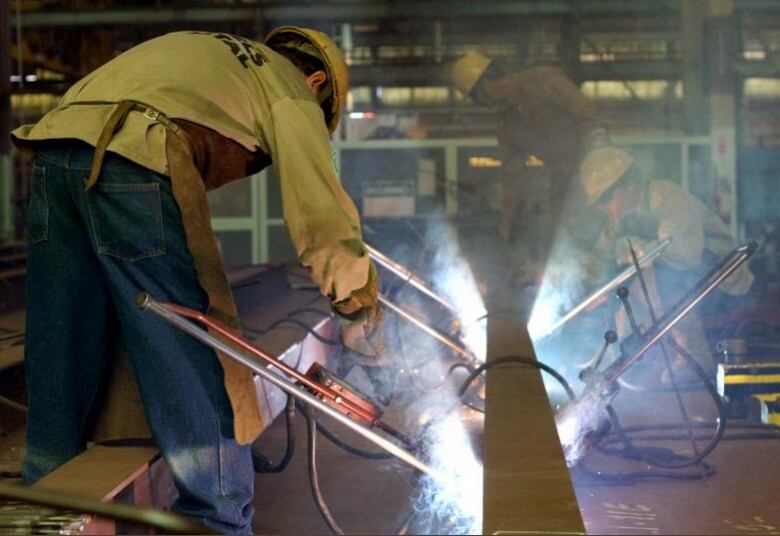 O padrão de vida europeu, no entanto, ainda é bem maior do que a média mundial e, devido a conquistas sociais e um sistema educacional mais eficiente, a conscientização no continente também é alta, segundo o especialista Constantino Cavalheiro, mestre em Administração de Empresas pela Faculdade de Economia e Administração da Universidade de São Paulo, com estudos sobre o continente europeu
