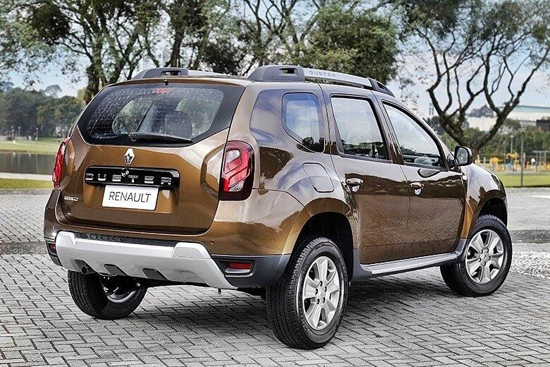 Com o novo câmbio, o Duster passa a ter a gama mais completa de versões da categoria. São dois motores (1.6 e 2.0 flex) e três câmbios (manual, CVT e a velha caixa automática de quatro marchas associada ao 2.0). Há ainda os modelos com tração apenas dianteira (4x2) e a versão topo de linha Dynamique com tração 4x4