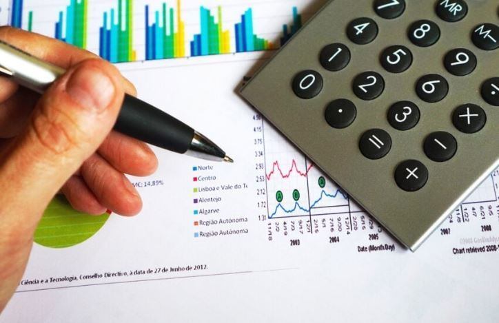 Mercado reduz projeções para o PIB de 2021 e 2022