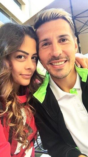 A modelo Larissa Riquelme parece
ter mudado bastante. Depois de ter ficado conhecida mundialmente por ter
guardado o celular no decote durante os jogos da Copa do Mundo de 2010 na África
do Sul, a paraguaia está vivendo uma fase romântica em sua vida 
