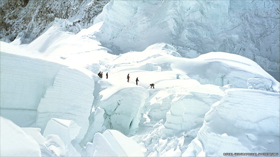 Liderada pelo coronel John Hunt, ela foi organizada e financiada por um comitê, chamado Joint Himalayan Committee. As fotos foram cedidas pela Royal Geographical Society e IBG