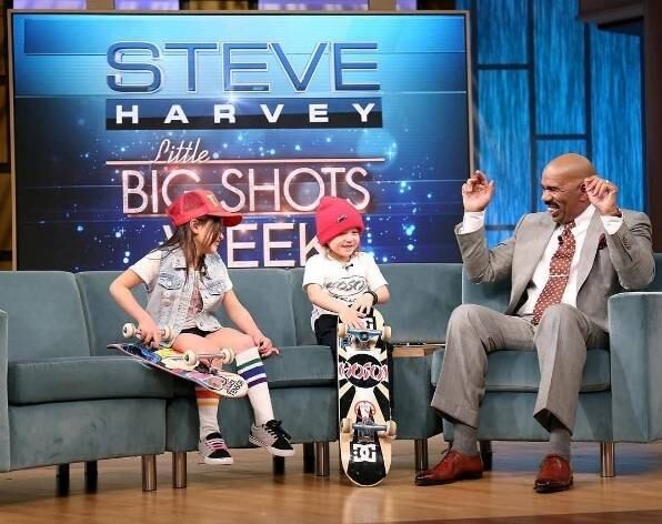 Eles têm canal no Youtube e milhares de seguidores nas
redes sociais (Facebook e Instagram). Aqui os dois aparecem sendo entrevistados por Steve Harvey, um dos principais apresentadores de televisão nos Estados Unidos