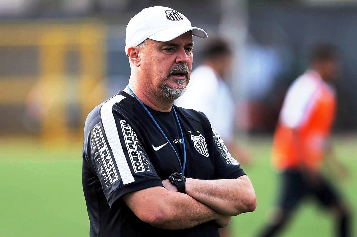 Pepinho deixou o Santos após a chegada de Ronaldo Lima