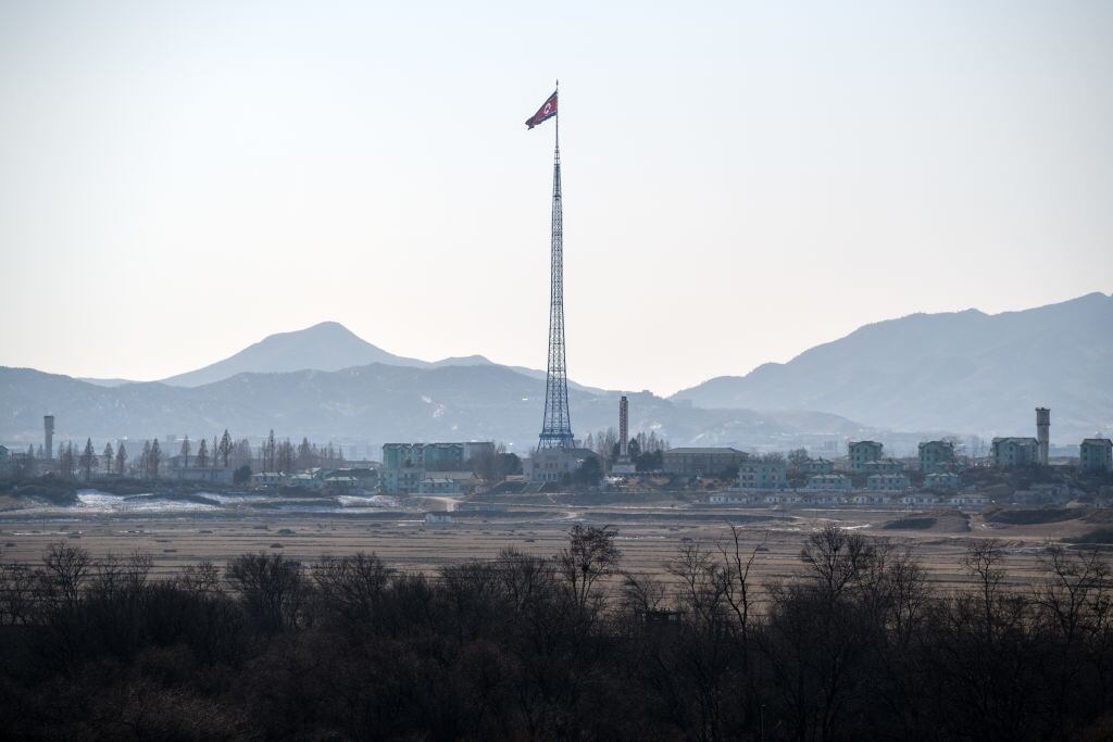 Do lado norte-coreano da fronteira, a visita até Panmunjom é uma festa, pois a cidade é usada como uma forma de propaganda, mostrando que a vida no Norte é melhor que no Sul. Existem lojas que vendem souvenires e o governo tenta estimular a população a sentir orgulho do país