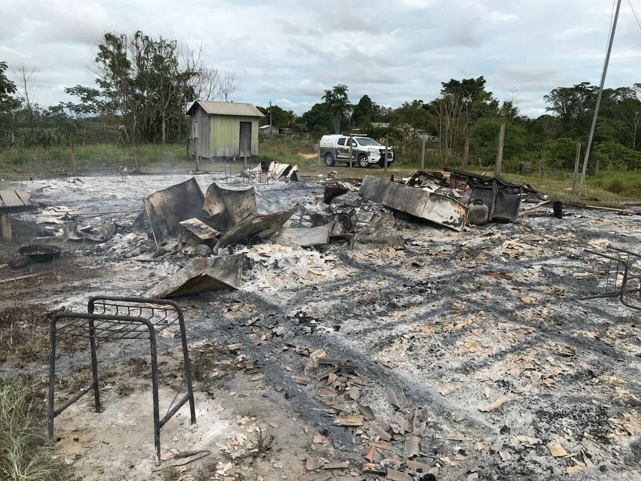 Estrutura, computadores e material didático foram totalmente queimados