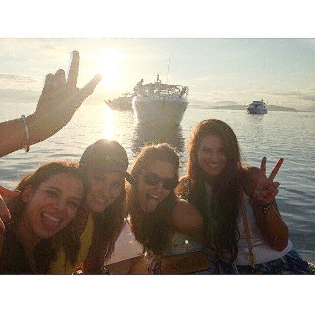 2014 se foi e 2015 chegou para valer. E as celebridades brasileiras aproveitaram para se despedir do ano que se foi em grande estilo. Para curtir as férias deste Verão 2015, eles viajaram para lugares incríveis! Bruna Marquezine, Thammy Miranda, Marina Ruy Barbosa e Bruno Gagliasso estão em cidades paradisíacas. Confira nas próximas fotos!