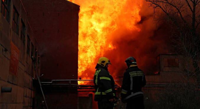 Uma pessoa morreu e três ficaram feridas durante incêndio
