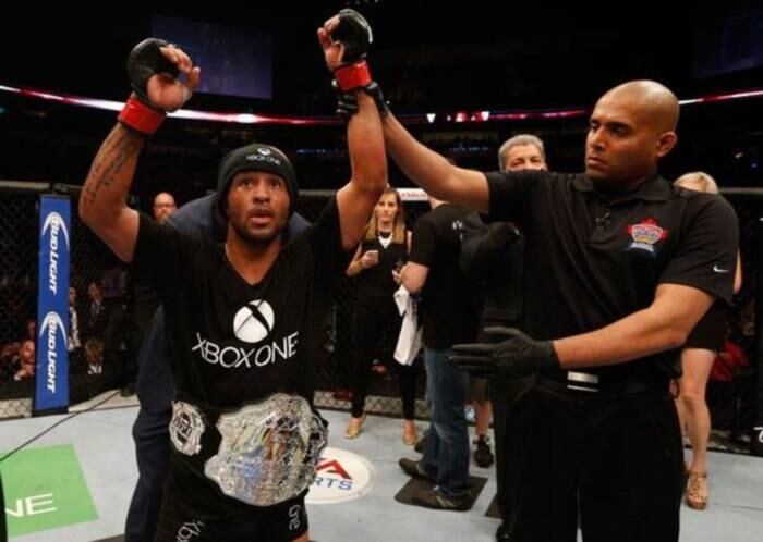 Demetrious Johnson está com 28 anos e a cada luta fica mais próximo de uma limpeza completa na categoria. Será que Horiguchi conseguirá bater o favoritaço 'Mighty Mouse' e acabar com a sua série invicta nos moscas?

Veja também no R7: Fabuloso no Orlando City? R7 lista mansões em que o atacante pode morar nos EUA